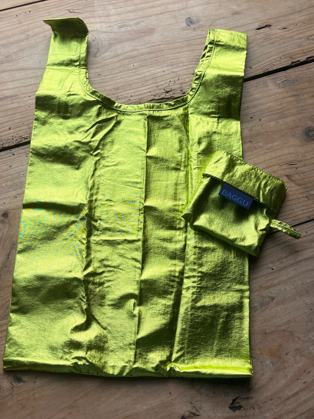 BAGGU Metallic Tote in Neon Lime Green - Picture 4 of 8